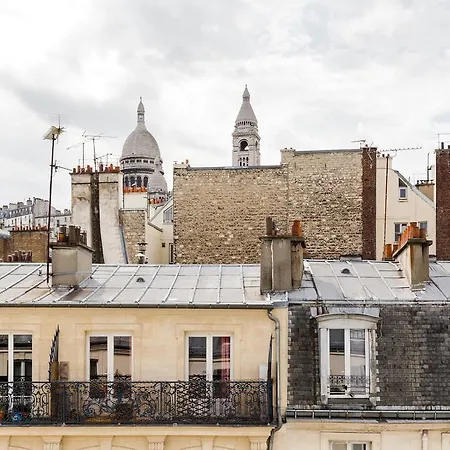 Cute Montmartre Paris
